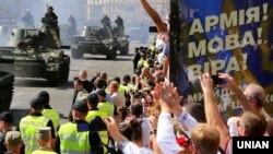 Під час військового параду з нагоди 27-ї річниці Незалежності України на Хрещатику в Києві, 24 серпня 2018 року