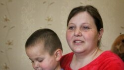 Elnara Asanova oğlunen