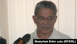 Жазуучу Мар Байжиев.