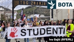 Protesta e studentëve në Novi Pazar më 12 prill 2025. 