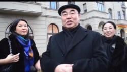 Аскар Акаев с дочерью Бермет Акаевой (слева) и супругой Майрам Акаевой. Берлин, 9 декабря 2017 года.