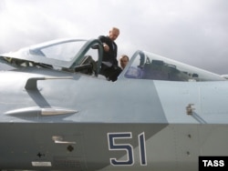 ვლადიმირ პუტინი რუსეთის სამხედრო ავიაციის ინსპექტირებისას