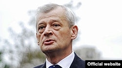 Fostul primar al Capitalei, Sorin Oprescu, trebuie să execute o pedeapsă de aproape 11 de ani de închisoare.