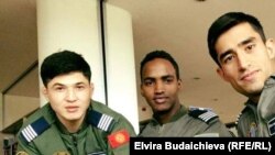 Адисбек Жакыпбаев тайпалаштары менен.