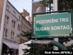 The square in front of the Bosnian National Theater is named after Sontag.
