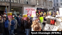 Лондондогу антирасисттик жыйындан бир көрүнүш. 09.12.2018.