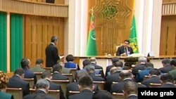 Türkmenistanyň prezidenti žurnalistleriň öňünde çykyş edýär, Aşgabat, 11-nji awgust, 2017. 