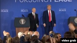 Captură din timpul transmisiei Reuters. Pentru Vladimir Putin a fost una dintre puținele ieșiri publice la care au participat jurnaliști independenți. Conferința s-a încheiat fără întrebări.