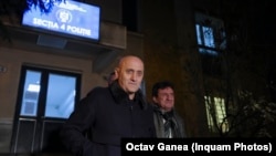Horațiu Potra pleacă de la secția 4 de poliție din București, pe 12 ianuarie 2024.