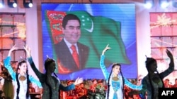 Türkmenistan milli baýramçylygy belleýär (illýustrasiýa) 