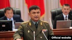 Кыргызстандын мурдагы коргоо министри Таалайбек Өмүралиев.