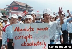 Jurnaliștii s-au alăturat protestului studenților din 1989. „Puterea absolută corupe absolut".