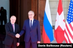 Vladimir Putin a ajuns primul la Geneva. Cu el, Președintele Elveției, Guy Parmelin.