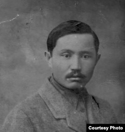 Осмон Элебесов (1895 -1947). 1925-жылы тартылган сүрөт