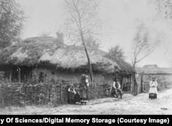 Селски къщи в Украйна в края на 19 век или началото на 20 век