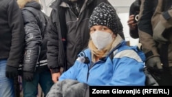 Dijana Hrka jedanaest dana štrajkuje glađu kod zgrade Skupštine Srbije, Beograd, 12. novembar 2025. 