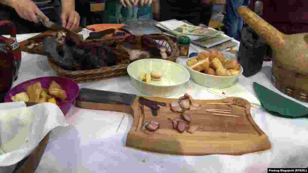 "Svetsko prvenstvo u pravljenju peglane kobasice"