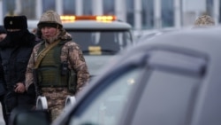 Нұр-Сұлтан көшесіндегі сарбаздар. 7 қаңтар 2022 жыл. 