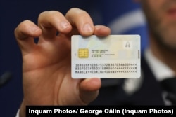 Așa arată cartea de identitate electronică cu cip.