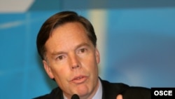 برنز: پیام ایالات متحده این است که ایران باید از تجهیز شورشیان دست بردارد.