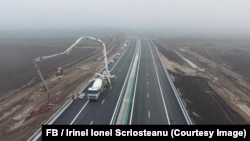 Lucrări de construcție pe tronsonul Focșani-Adjud Nord, parte a Autostrăzii Moldova, A7, la 15 decembrie 2025.