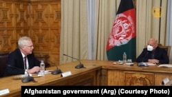 محمد اشرف غنی رئیس جمهور افغانستان حین صحبت با کریس میلر سرپرست وزارت دفاع ایالات متحده امریکا در کابل. December 22 2020