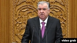 Эмомалӣ Раҳмон, раисҷумҳури Тоҷикистон зимни суханронӣ дар порлумон. 16-уми декабри 2025