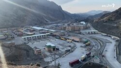 تورخم کې د ولاړو تجارتي ګاډو ډرايوران خفه دي، د لارې خلاصېدل غواړي