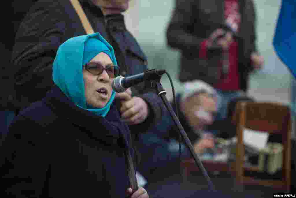 Фәүзия Бәйрәмава чыгыш ясый