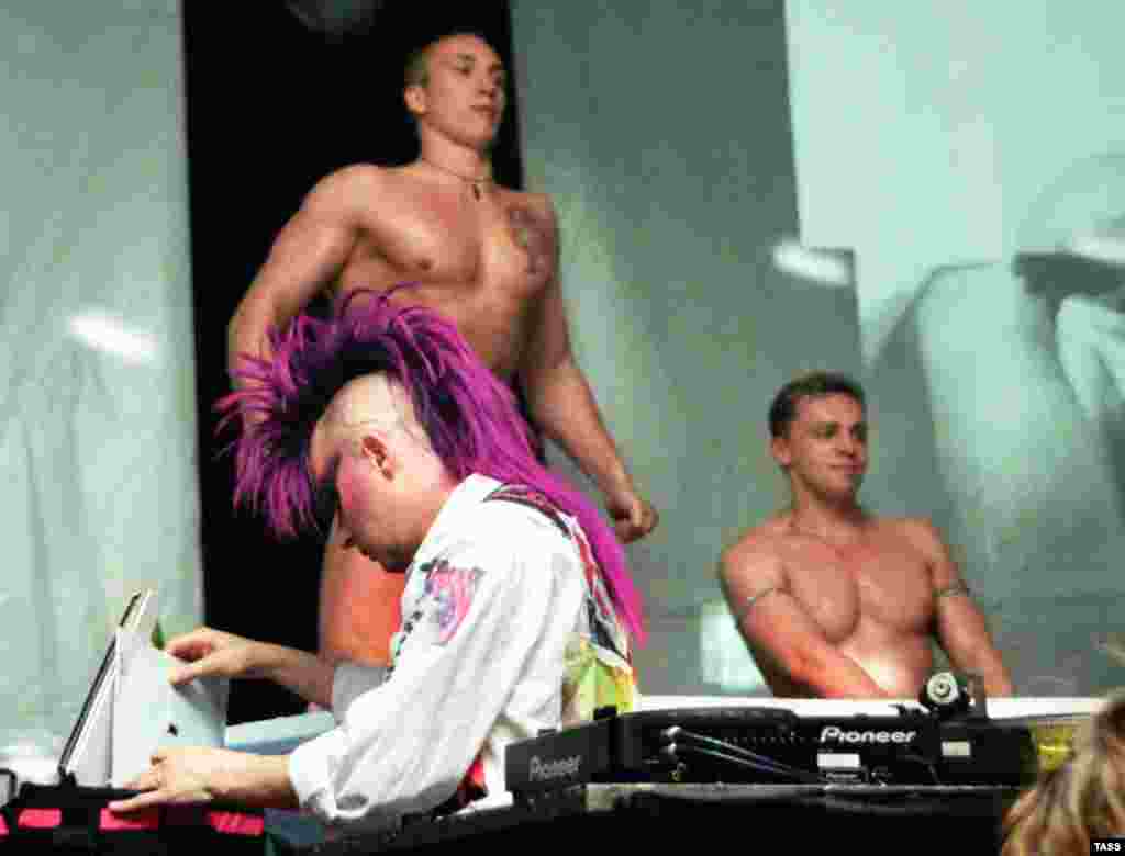 American DJ Tasty Tim hosting a gay dance party at a Moscow club in 2003. Journalist Masha Gessen, who lived in Russia at the time, recalled, "I spent the '90s being pretty much the only publicly out person in the country, and by the 2000s it started getting a little bit better, and by the late 2000s there would be several openly gay people more or less anyplace I worked or went to. So it was a slow process, but it was moving in the right direction."