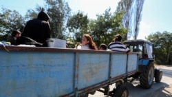 Դառնացած դեմքեր, ճամպրուկներ, մեքենաների չընդհատվող շարասյուներ․ չորրորդ օրն է՝ արցախցիները լքում են իրենց տները