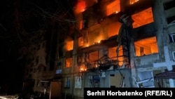 În urma atacului au izbucnit incendii în mai multe blocuri de locuințe și clădiri administrative.