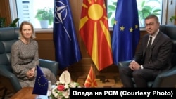  Shefja e diplomacisë së BE-së, Kaja Kalla, në Shkup me kryeministrin Hristijan Mickoski.