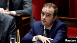 Premierul francez Sébastien Lecornu, în timpul dezbaterilor parlamentare legate de cele două moțiuni împotriva noului guvern, 16 octombrie 2025.