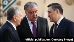 Шавкат Мирзиёев, Эмомалӣ Раҳмон ва Содир Ҷабборов. Шаҳри Хуҷанд. Моҳи марти моли 2025