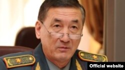 ​Бағдат Майкеев қорғаныс министрінің орынбасары  кезінде.