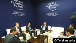 საქართველოს პრემიერ-მინისტრისა და მსოფლიო ეკონომიკური ფორუმის დამფუძნებლის შეხვედრა ჩინეთში