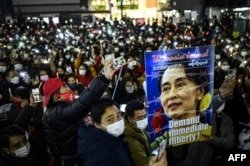 Протест против военного переворота в Мьянме. Токио, 6 февраля.