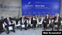 “Петербург эл аралык экономикалык форумунда" Илан Шор менен Маргарита Симоньян жанаша отурат.