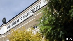 Фасадата на историческата сграда на Народното събрание с надпис „Съединението прави силата“