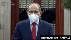 Վարչապետ Նիկոլ Փաշինյանը ճեպազրույցի ժամանակ, 6-ը հունիսի, 2020թ.