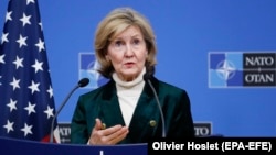 Представитель США в НАТО Кей Бейли Хатчинсон