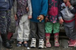 Ova deca od Deda Mraza žele samo nove patike i tople čarape