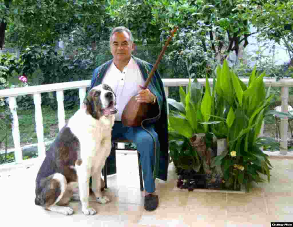Акмухаммет Байханов в Турции со своим алабаем по кличке Друг.