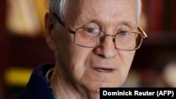 Советтик химик Вил Мирзаянов.