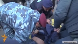 Բերման ենթարկվածներ ՌԴ դեսպանատան մոտից