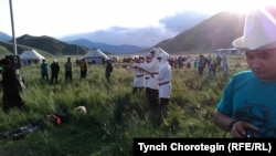 Театральная постановка о восстании 1916 г. в открытой местности Кырк-Шейит в Тонском районе, Иссык-Куль. 05.8.2016.