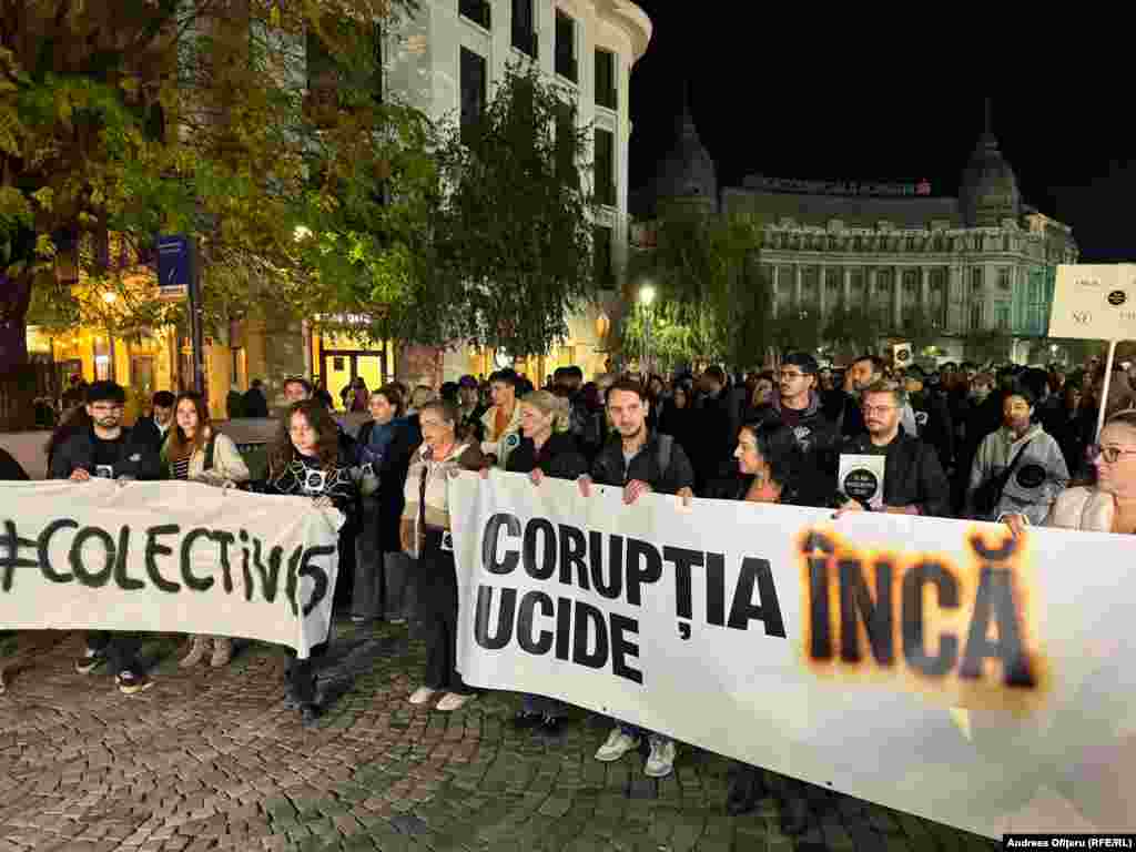Mai multe organizații civice au organizat un marș în memoria victimelor. Oamenii au plecat din Piața Universității și au mers aproximativ doi kilometri până la Monumentul „Colectiv”, din piațeta aflată în fața fostei fabrici Pionierul, în care funcționa clubul în urmă cu zece ani.