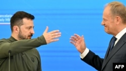 Канцелярія Дональда Туска (праворуч)) анонсувала візит Зеленського до Варшави вранці 15 січня