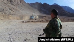 Баткен. Ак-Сай-Көк-Таш-Тамдык жолунун курулушу.